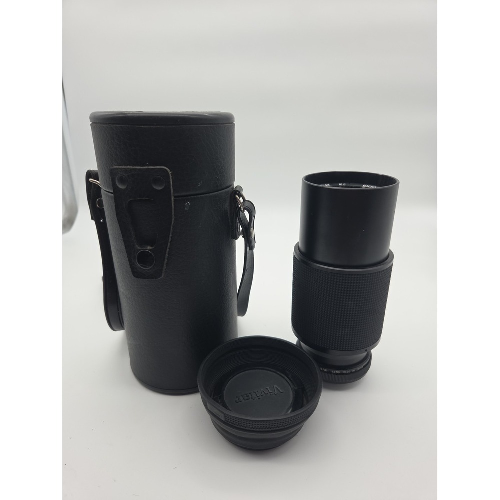 Vintage Vivitar 75-205mm f/3.8 Close Focusing Auto Zoom Lens With Case & Filter